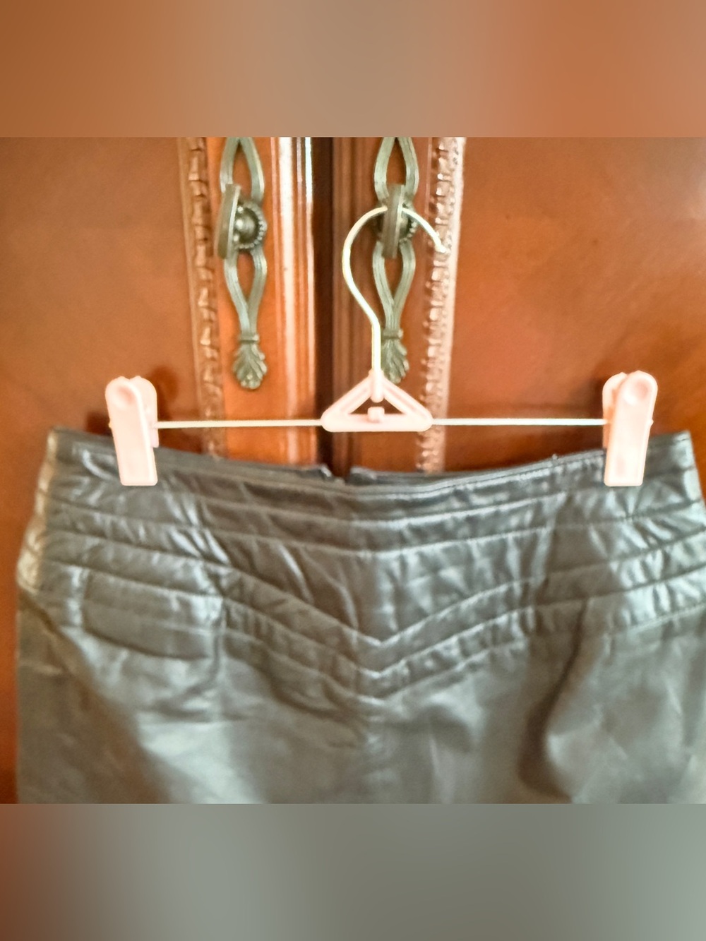 West Bay Sport Leathers 
Vintage Black Leather Skirt 
waist 14” no stretch sz 10 - Picture 5 of 9